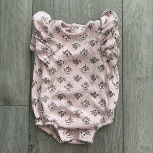 Rabbit + Bear Organic Short Ruffle Sleeve Bodysuit